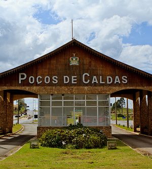 entrada-poc3a7os-de-caldas