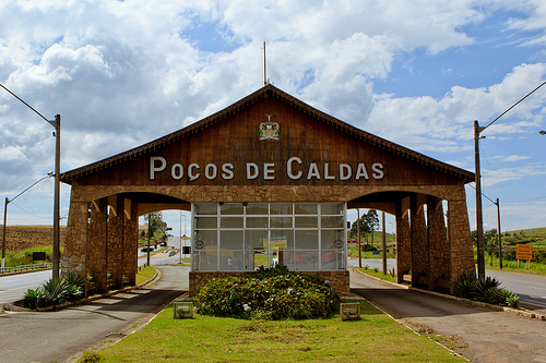 entrada-poc3a7os-de-caldas