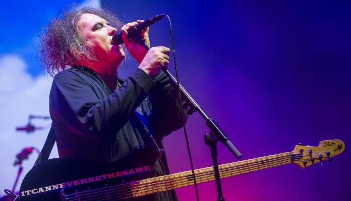 robert-smith-the-cure-praga-2016