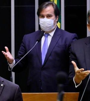 baleia-rossi-mdb-sp-e-um-dos-possiveis-nomes-indicados-por-rodrigo-maia-dem-rj-para-enfrentar-arthur-lira-pp-pl-na-disputa-pela-presidencia-da-camara-1608399636470_v2_450x337