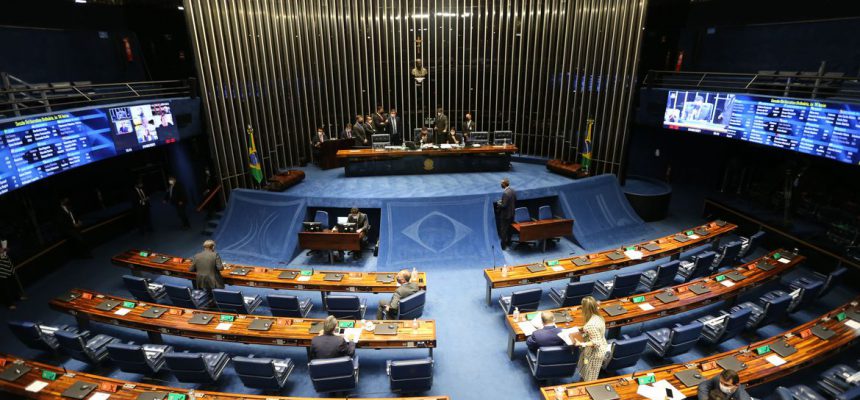 Plenário do Senado Federal durante sessão deliberativa ordinária semipresencial.