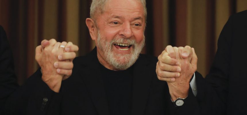 Ex-Presidente Lula da Silva durante reunão com parlamentares do PT, no hotel San Marco, em Brasília.| Sérgio Lima/Poder360 18.02.2020