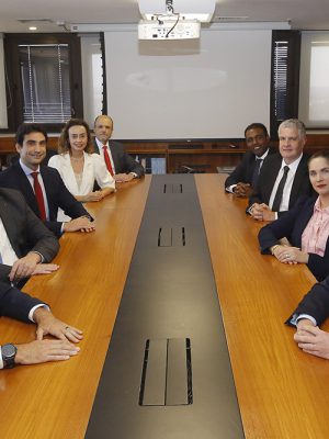 Reunião do Copom: Da esquerda para a direita, Roberto Campos Neto, Renato Dias de Brito Gomes, Gabriel Muricca Galípolo, Carolina de Assis Barros, Mauricio Moura, Ailton de Aquino Santos, Otavio Ribeiro Damaso, Fernanda Guardado, Diogo Abry Guillen