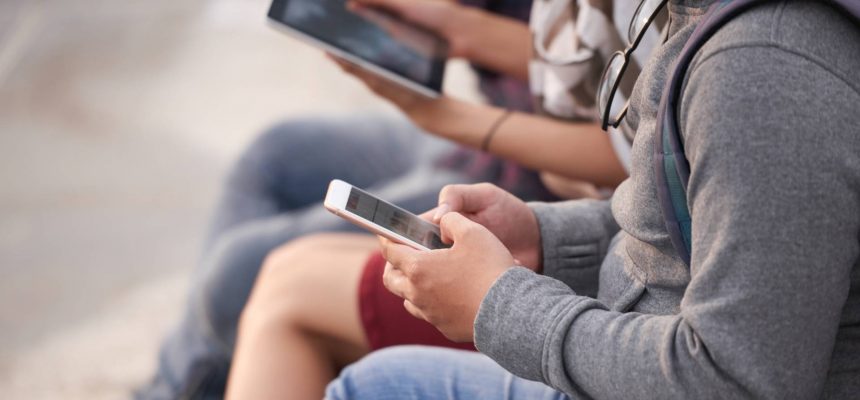 uso-celular-foto-pressfoto-freepik-1