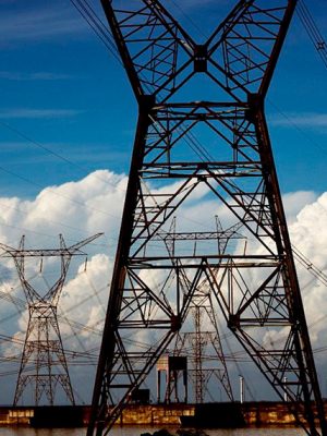 Itaipu atinge quarta maior produção anual e consolida novo patamar histórico
As produções elevadas em anos recentes comprovam o aumento da eficiência da área técnica da binacional.